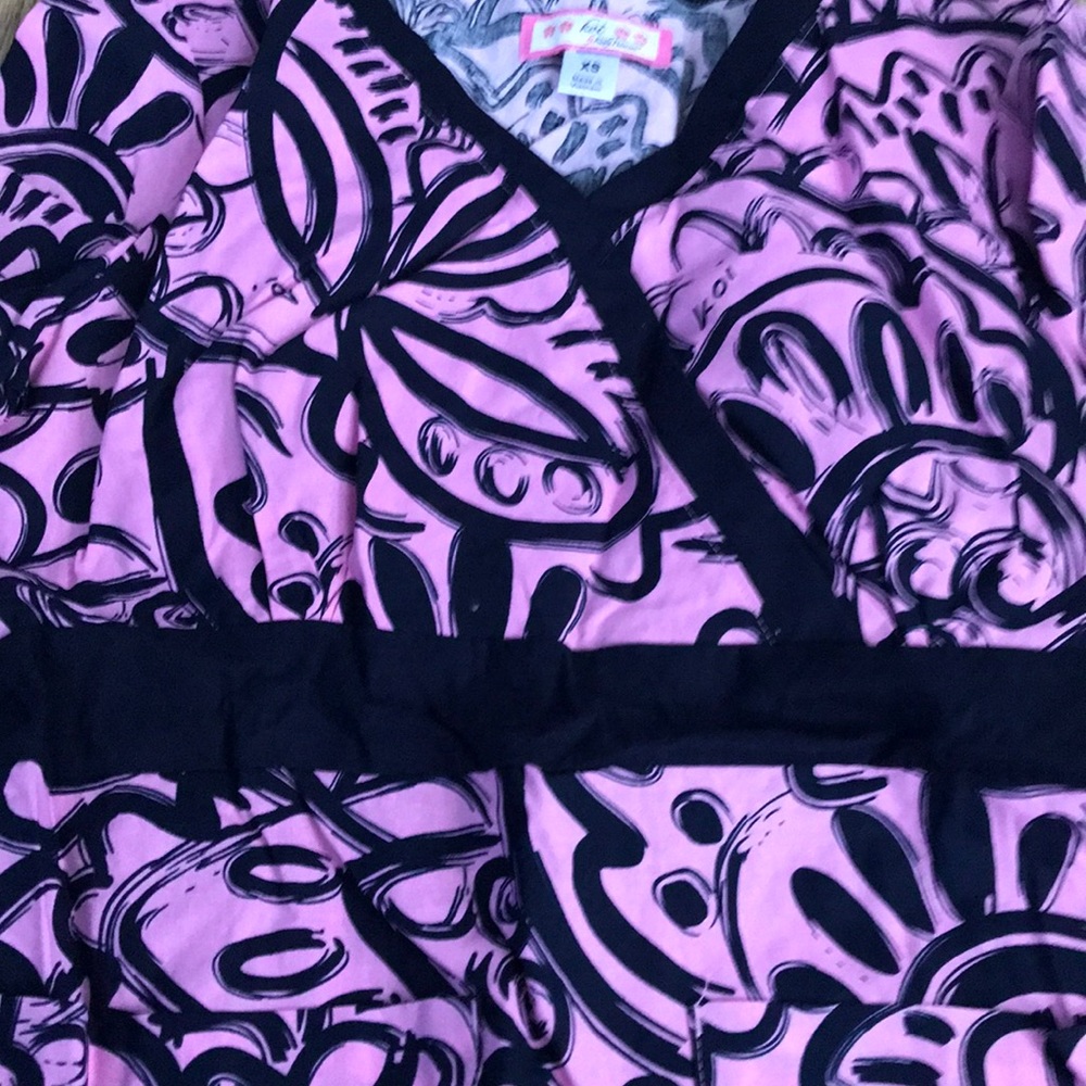 Scrub top - Picture 2 of 3